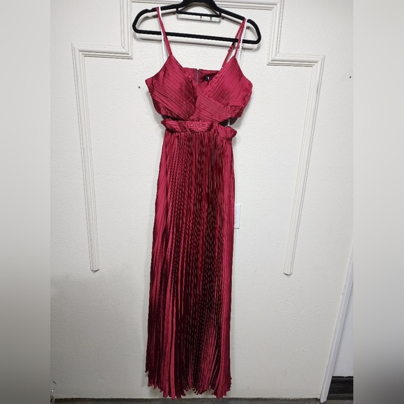 Lulus Got the Glam Wine Red Pleated Cutout Maxi Dress M Wedding Party Prom - Picture 6 of 10